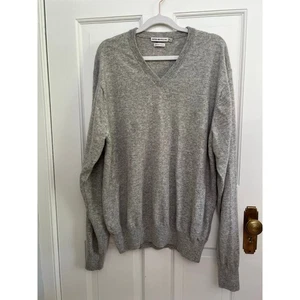 Peter Millar Men's XL Light Gray 100% Cashmere V Neck Sweater Soft Closet Staple - Picture 1 of 9
