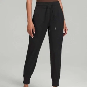 LULULEMON Ready To RULU High Rise Jogger in Schwarz. Größe 8 - Bild 1 von 9