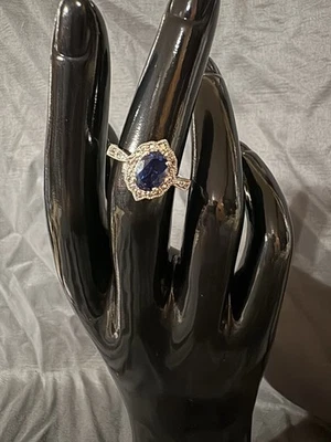 Anillo de plata esterlina azul ovalado con halo con detalles de circonita cúbica transparente - talla 7 color zafiro Foto 1 de 3