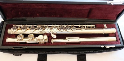 Yamaha YFL-322 Beginner/Intermediate Flute - Silver Head - Used - Image 1 of 4