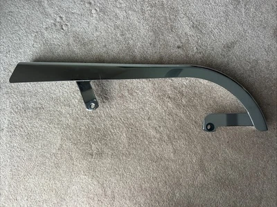 2000 - 2005 HARLEY DAVIDSON DYNA OEM CHROME UPPER BELT GUARD 60293-00 - Image 1 of 4