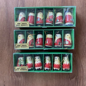 18 Vintage bemalte Holz Weihnachtsschmuck Weihnachtsmann 1-1/2" - Bild 1 von 8