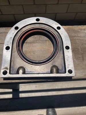 Triumph TR6,,GT6, Spitfire, Midget 1500, ¡Carcasa de sello trasero del cigüeñal! Foto 1 de 2