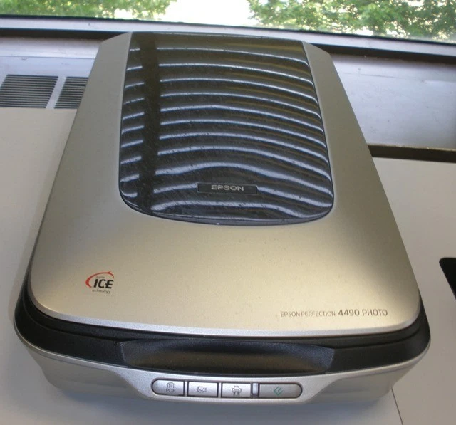 Epson Perfection 4490 PHOTO Desktop Scanner 4800 dpi complete - Image 1 of 1
