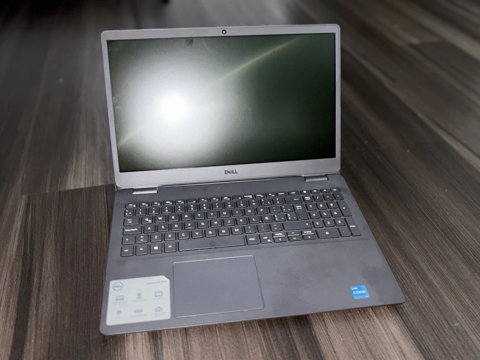 Dell Inspiron 15 3000 15,6 pulgadas 11ª generación Intel Core I3 4 GB RAM 64 GB SSD W10H Foto 1 de 1