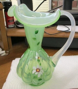 Fenton Pintado a Mano Verde Sauce Opalescente 7" Ewer/Jarra Firmado S Miller - Imagen 1 de 3