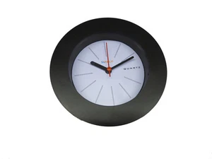 Mantle clock 145mm (5.3/4") - battery operated table or bedside clock - Picture 1 of 1