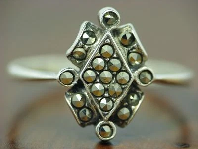 925 Argento Sterling Anello Con Marcasite Ricoperto / Vero / Rg 47,5/1,5g - Immagine 1 di 3
