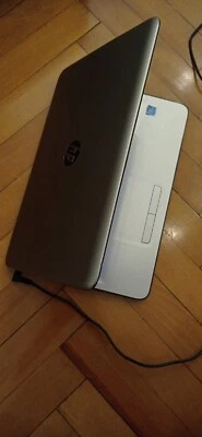 pc portatile usato hp modello 15-ay057nl colore grigio argentato - Immagine 1 di 4