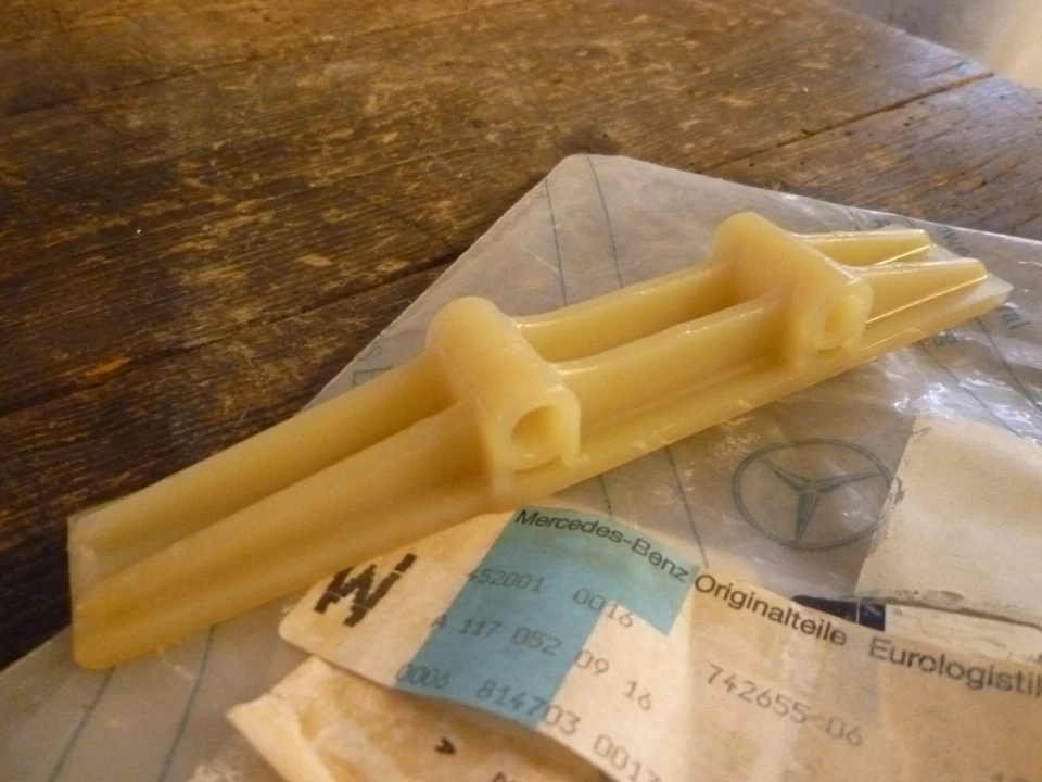 OE NOS Mercedes-Benz Gleitschiene für M117 Motoren R107 W126 1170520916 - Bild 1 von 1