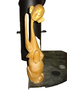 schlanke Holzfigur Mitbringsel von den Malediven - Bild 1 von 1