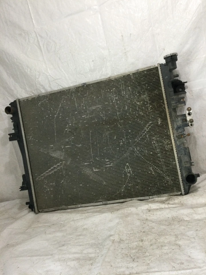 Dodge Ram 1500 2007 conjunto de radiador OEM 55057096AD Foto 1 de 4