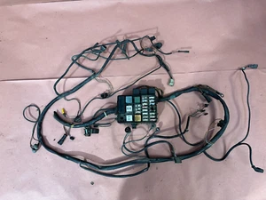 Faisceau de câblage moteur sous capot BMW E28 528e E23 M20 2,7 L avec boîte à fusibles OEM #86232 - Photo 1 sur 11