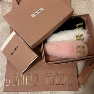 Pinzas para el cabello Miu Miu 3 horquillas de piel rosa blanco negro casi como nuevas con caja - Imagen 1 de 3