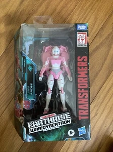 Hasbro Transformers Generations War for Cybertron: Earthrise Deluxe 5.5" Arcee - Picture 1 of 3
