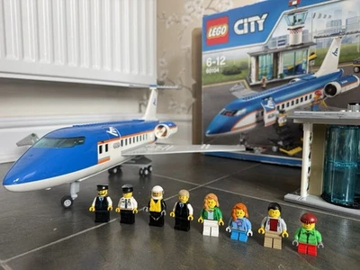 LEGO City 60104 Airport Passenger Building Set. !!RARE!! DISCONTINUED!!! - Image 1 of 4