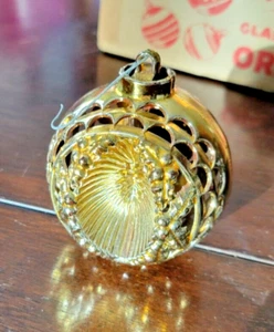 Vintage Christmas Ornament Plastic Filigree Indented Golden Mistletoe  - Picture 1 of 5