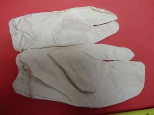 Original WW2 British Army Gunners Winter White Gloves - 1942 - Picture 1 of 12