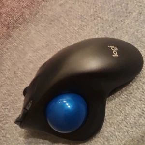 Logitech M570 Wireless Trackball Mouse Mac and Windows - Afbeelding 1 van 9