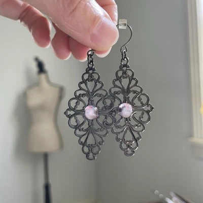 Pendientes colgantes boho filigrana de peltre rosa púrpura piedra acento Y2K delicada joyería Foto 1 de 4