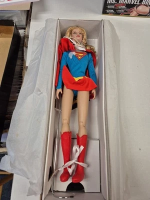 MUÑECA TONNER DELUXE 16” SUPERGIRL DC STARS WARNER BROS Foto 1 de 3
