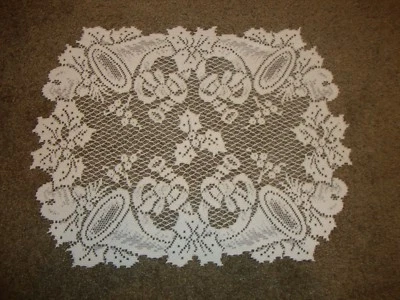 HERITAGE LACE Lace Table Doily/Placemat Ivory Christmas Horn design 19 x 14 set of 2
