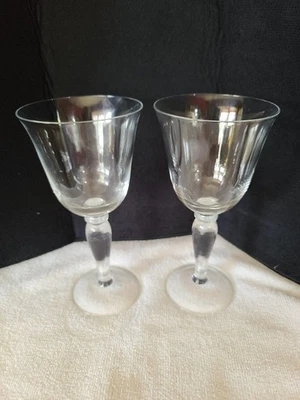 Set of 2 Crystal Red Wine Glasses Blown Glass 7.5 Elegant Barware - Image 1 of 4