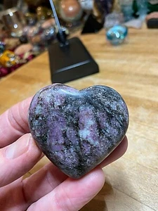 Seltener rosa Granat Kristall Mineral Edelstein Handwerk handgeschnitzt Herz Präparat 556 - Bild 1 von 7