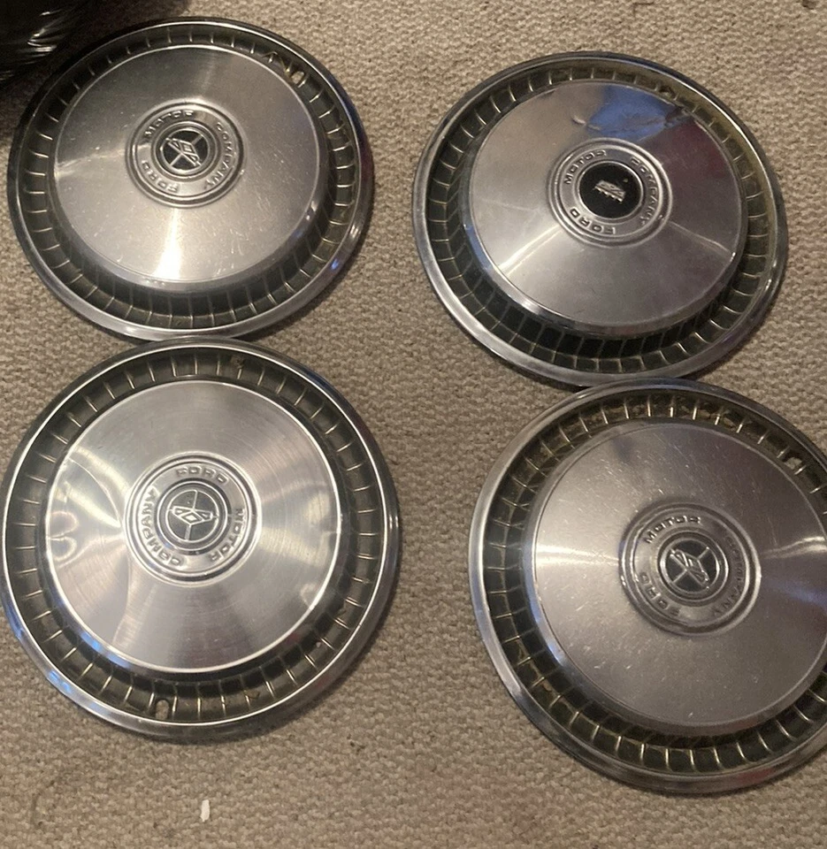 "Juego de 4 tapacubos Ford 1971-1989 15"" serie F-100 camión/furgoneta/coche usado" Foto 1 de 4