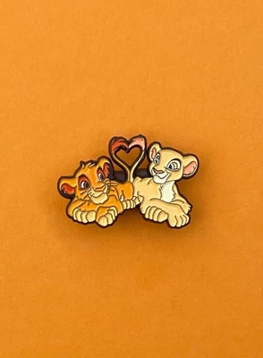 Pin/Anstecknadel/Emaille-Brosche für KÖNIG DER LÖWEN/LION KING* Fans/Tier/Herz - Bild 1 von 2