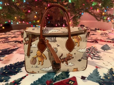 Bolso Bandolera Disney Dooney & Bourke "Oh Bother" Winnie the Pooh Nuevo Sin Etiquetas Foto 1 de 4