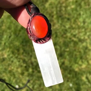 SELENITE & CARNELIAN PENDANT, 20 grams Reiki, Chakras, Healing. - Picture 1 of 7