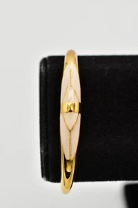 Vintage kleines Manschettenarmband goldfarben weiß cremefarben Emaille elegant aus altem Lagerbestand 1980er Jahre W4 - Bild 1 von 12