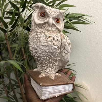 Estatua de búho de cerámica blanca grande pintada a mano artesanal en libros ojos perforadores Foto 1 de 4