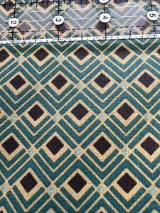 1 Metre Green Deco Print 100% Pure Cotton Fabric 45”Wide Dress Craft - Picture 1 of 3