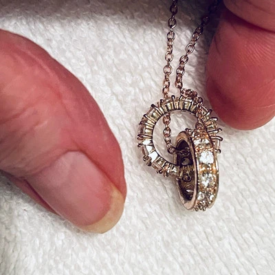 Dije Moda Collar Anillos Dobles Piedra Circonita Color Bronce 8 en Cadena Foto 1 de 4