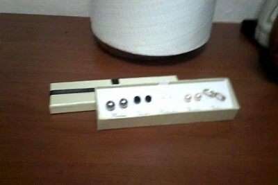 set orecchini a perno in argento 925 4 modelli su 5 anni 90 da ditta AVON leggi - Immagine 1 di 4