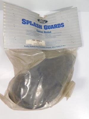 Guardabarros contra salpicaduras moldeados traseros OEM Ford F5RZ16A550B 1995-97 Contour Mystique NUEVO Foto 1 de 2