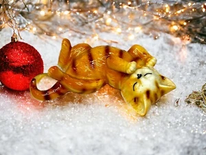 Estatuilla de porcelana de hueso fino Danbury Mint Cats of Character siesta de gato - Imagen 1 de 7