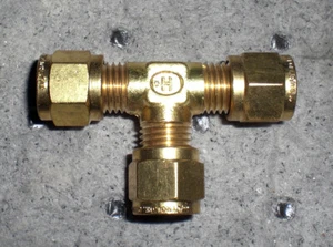 (3) HOKE Gyrolok Flareless Tube Fittings, Union Tee, 1/4" Tube OD, Brass 4TTTBR - Picture 1 of 2