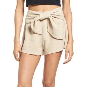 BCBGMAXAZRIA Damenshorts mit Bindegürtel Größe Medium Farbe Sand neu mit Etikett/UVP 78 $ - Bild 1 von 10