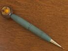 Mały ołówek napędowy vintage z końcówką głowicy nakrętki