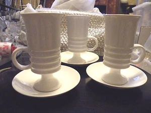 Juego de 3 tazas/platillos de café blancos Carlton Ware vintage con patas mod C 1965 - Imagen 1 de 7