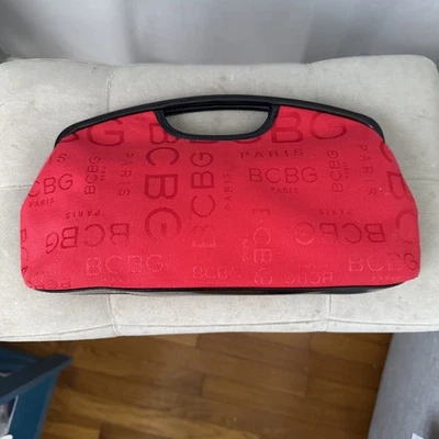 Bolso clutch BCBG Paris rojo con estampado de logotipo Foto 1 de 3
