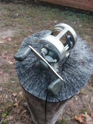 Quantum IR 400CX Baitcast Reel Very Good Working Condition - Image 1 of 4