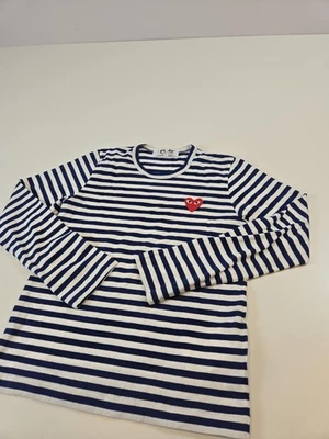 Camisa de Juego Comme des Garçons Manga Larga Para Hombre Pequeña Azul Marino Blanco Rayas Rojo Corazón Foto 1 de 4
