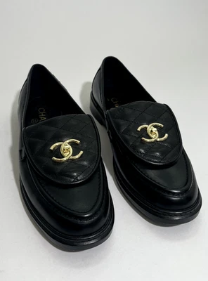 Mocasines Chanel "cc" negros acolchados con solapa Turnlock para mujer talla 40C EE. UU. 9 Foto 1 de 4