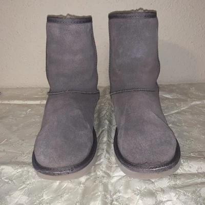 Bota botín UGG KOOLABURRA para mujer 7 gris gamuza Foto 1 de 4