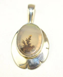 HAND WROUGHT STERLING SILVER LANDSCAPE MOSS AGATE TREE PENDANT W/ SCALLOPED EDGE - Picture 1 of 6
