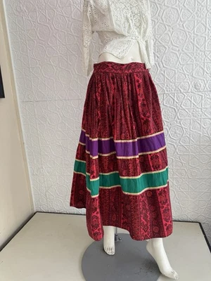 Falda vintage-antigua-roja-paisley- Foto 1 de 4